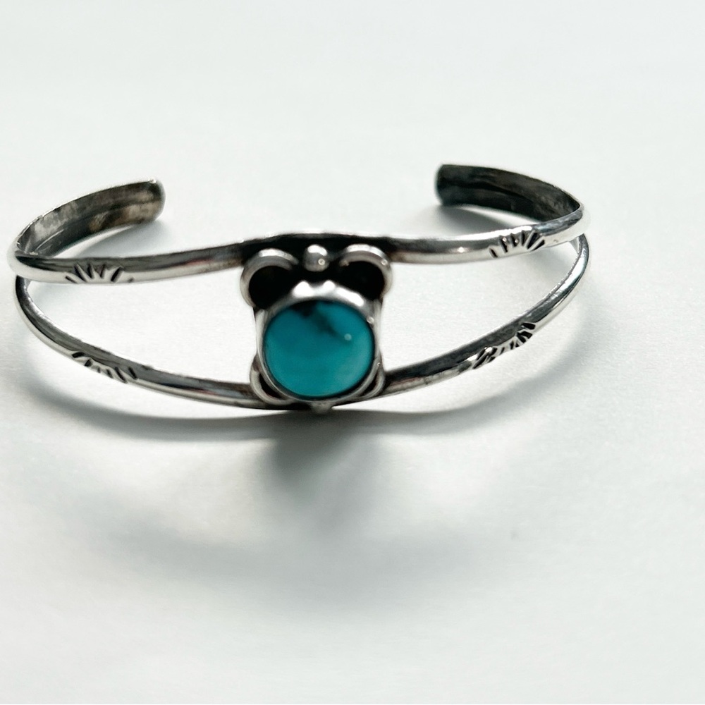 Vintage Southwestern Turquoise Sterling Silver Cuff Bracelet - Picture 5 of 8